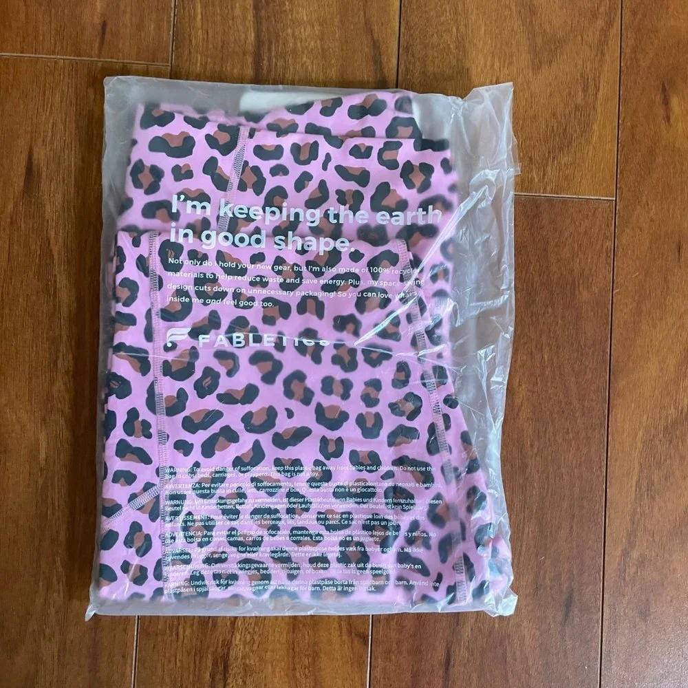 New Fabletics Womens Oasis High-Waisted Pocket Capri Light Rose Size XL (12/14)